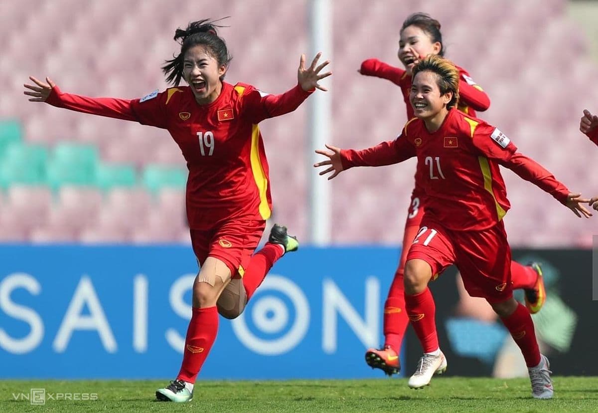 Cầu thủ nữ Việt Nam ghi bàn vào lưới Campuchia, mở màn ấn tượng tại AFF Cup 2025.