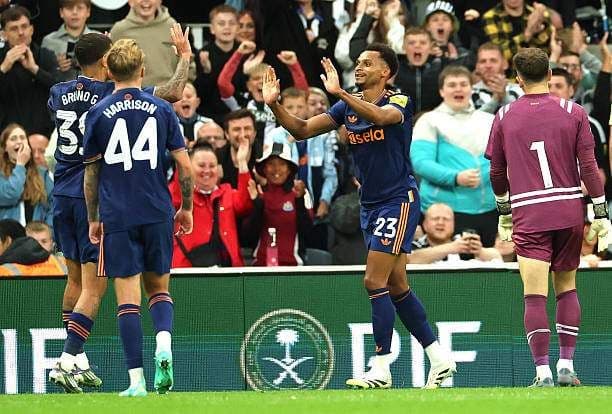 Cầu thủ Newcastle United ăn mừng trong trận giao hữu cuối cùng, thể hiện tinh thần cho mùa giải mới.