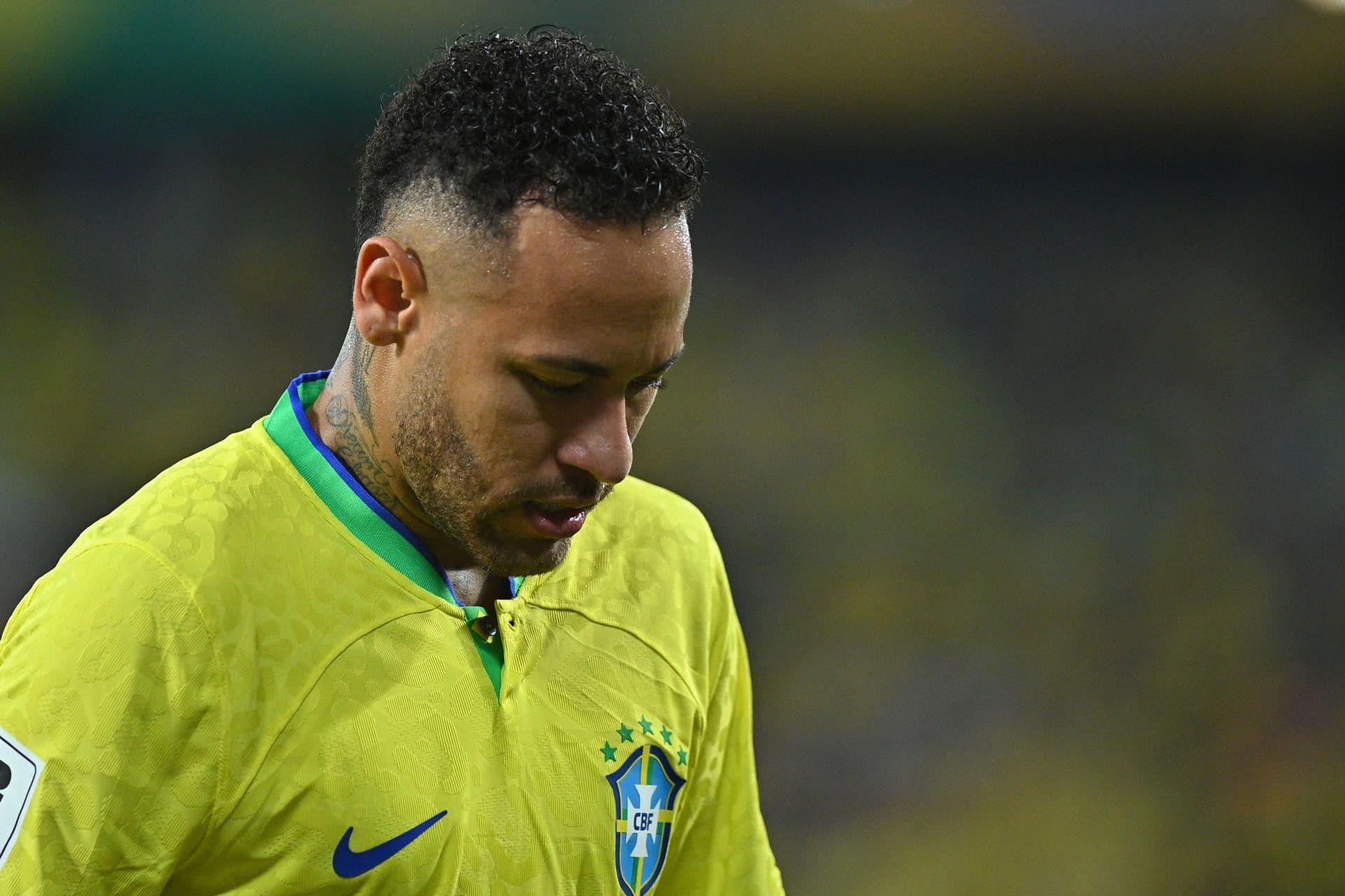 Cầu thủ Neymar của Brazil, tượng trưng cho định hướng không phụ thuộc cá nhân của đội tuyển.