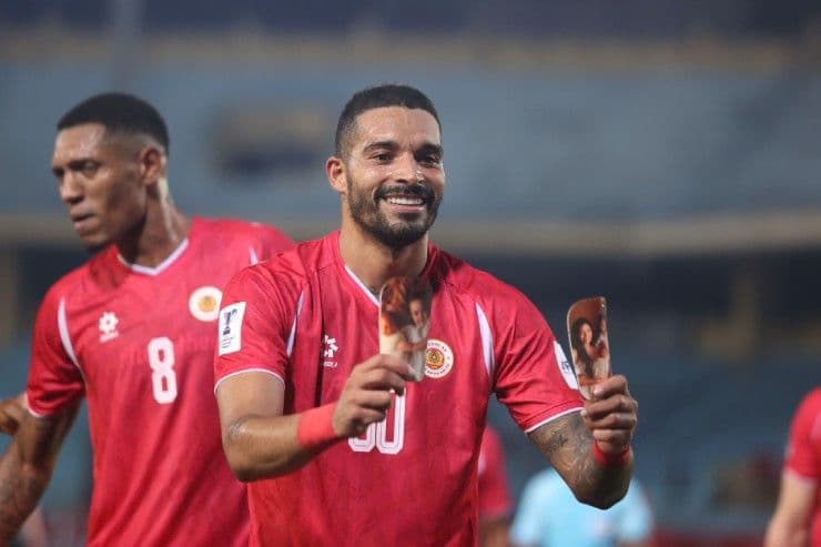 Cầu thủ ngoại binh Rogerio Alves của Công an Hà Nội thể hiện niềm vui sau khi ghi bàn, góp phần vào sức mạnh tổng hợp của đội.