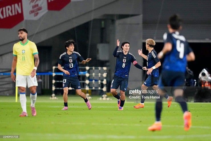 Cầu thủ Nhật Bản ăn mừng bàn thắng rút ngắn hoặc san bằng tỷ số