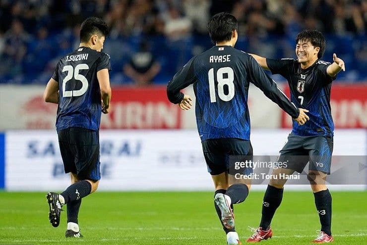 Cầu thủ Nhật Bản ăn mừng bàn thắng, thể hiện bản sắc tấn công mới tại Suita