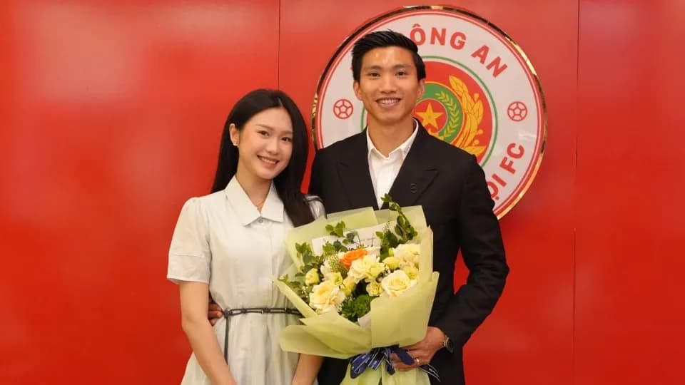 Cầu thủ Đoàn Văn Hậu của CAHN, vắng mặt vì thẻ phạt