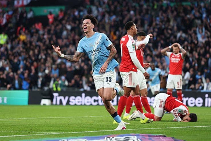 Cầu thủ O'Reilly của Man City ăn mừng bàn thắng vào lưới Arsenal trong trận chung kết.