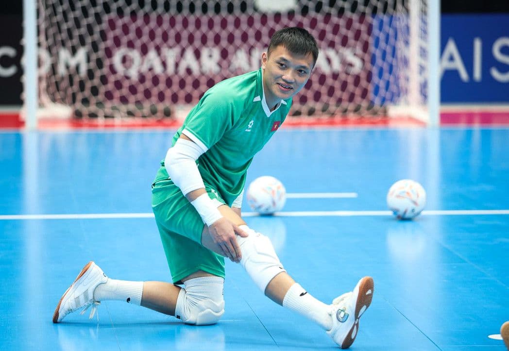 Cầu thủ Phạm Văn Tú của Futsal Việt Nam nở nụ cười tự tin trong buổi tập.