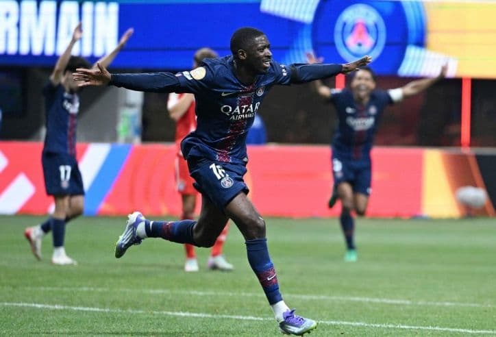 Cầu thủ PSG ăn mừng chiến thắng trước Bayern Munich, trận đấu có nhiều thẻ đỏ