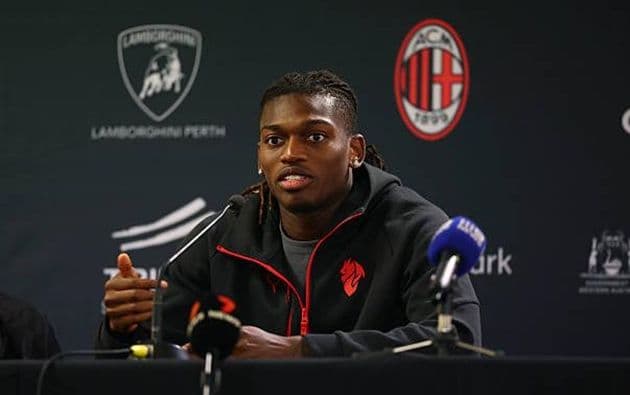 Cầu thủ Rafael Leao của AC Milan chuẩn bị cho vai trò mới trong sơ đồ 3-5-2.