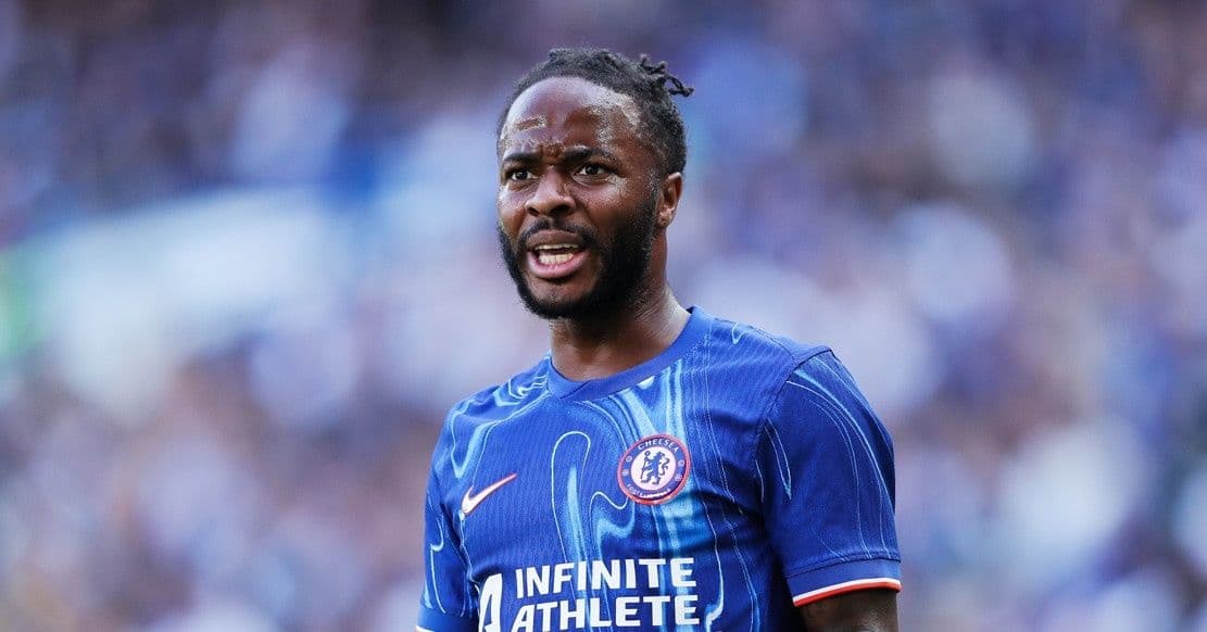Cầu thủ Raheem Sterling trong màu áo Chelsea, minh chứng cho khả năng chiêu mộ ngôi sao của các CLB Anh