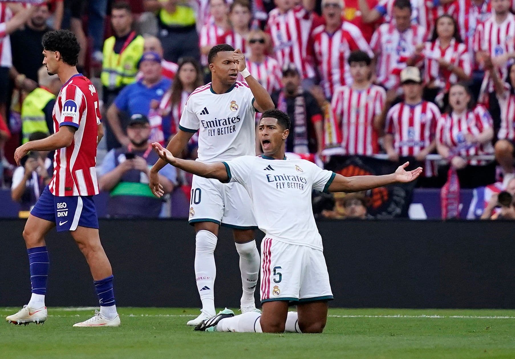 Cầu thủ Real Madrid Jude Bellingham thể hiện sự thất vọng trong trận đấu.