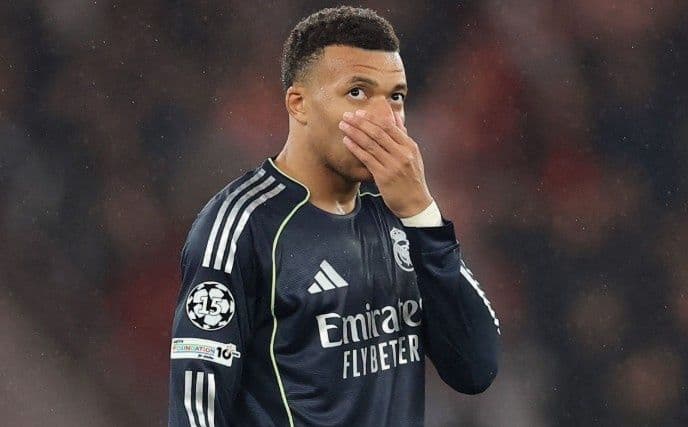 Cầu thủ Real Madrid thể hiện sự thất vọng khi đội bóng đối mặt với áp lực lớn từ Benfica.