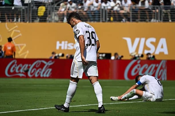 Cầu thủ Real Madrid thất vọng sau màn trình diễn kém cỏi.