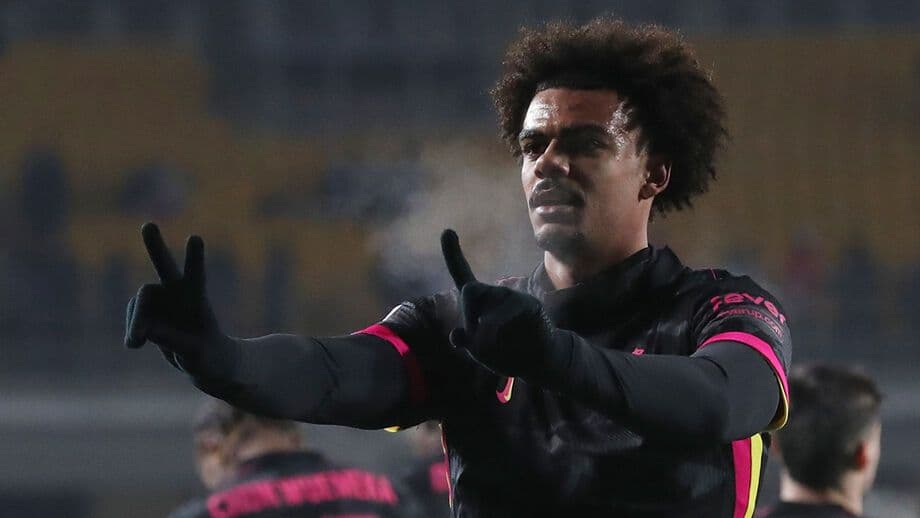 Cầu thủ Renato Veiga trên sân cỏ