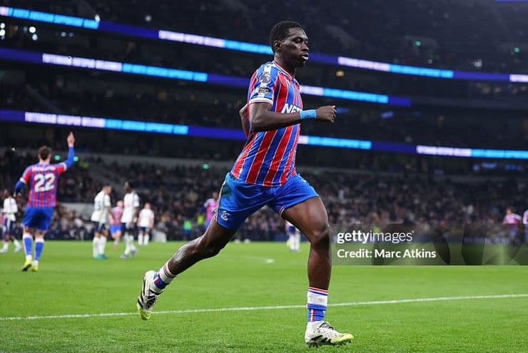 Cầu thủ Sarr của Crystal Palace ăn mừng bàn thắng, góp phần nhấn chìm Tottenham
