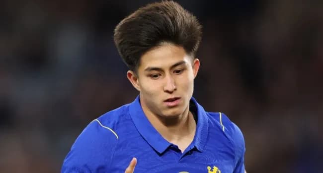 Cầu thủ Satpaev của Chelsea ăn mừng bàn thắng, tạo dấu ấn cho tương lai đội bóng.