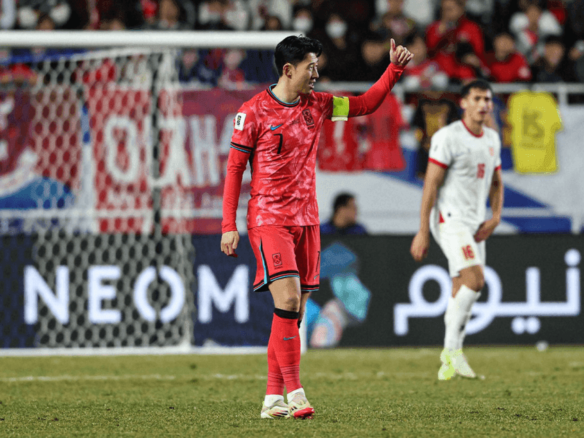 Cầu thủ Son Heung-min của Hàn Quốc trên sân, biểu tượng cho đẳng cấp bóng đá Đông Á mà Việt Nam hướng tới.