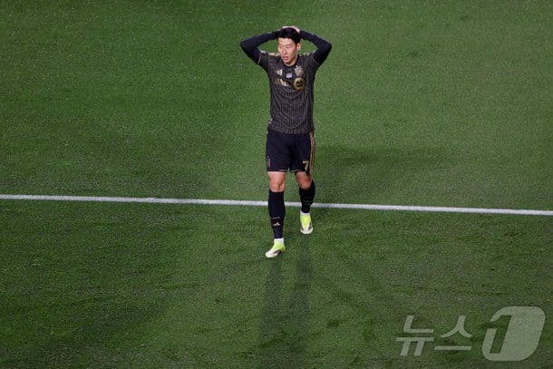 Cầu thủ Son Heung-min của LAFC thể hiện sự thất vọng trên sân, phản ánh gánh nặng và rủi ro khi đội bóng quá phụ thuộc vào cá nhân.