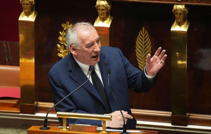 Cựu Thủ tướng Pháp Francois Bayrou phát biểu trước Quốc hội vào ngày 8/9, thời điểm diễn ra cuộc bỏ phiếu tín nhiệm dẫn đến sự từ chức của ông.