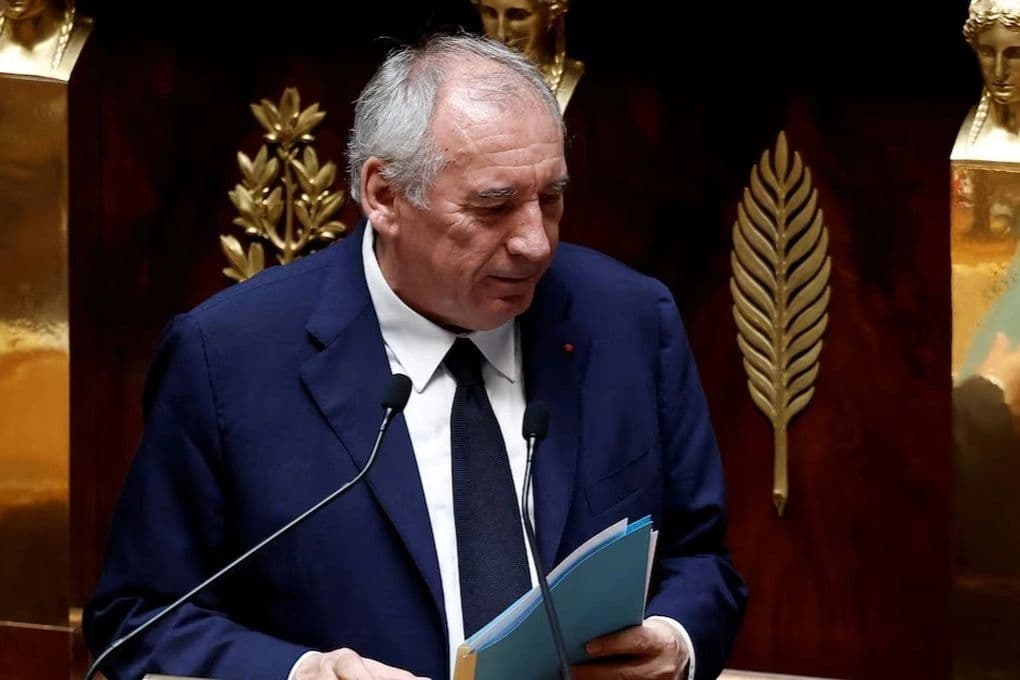 Cựu Thủ tướng Pháp François Bayrou phát biểu tại Quốc hội sau cuộc bỏ phiếu bất tín nhiệm về kế hoạch thắt lưng buộc bụng.