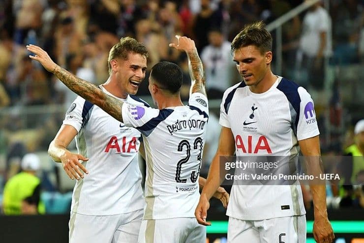 Cầu thủ Tottenham ăn mừng bàn thắng trong trận Siêu Cúp Châu Âu đầy kịch tính