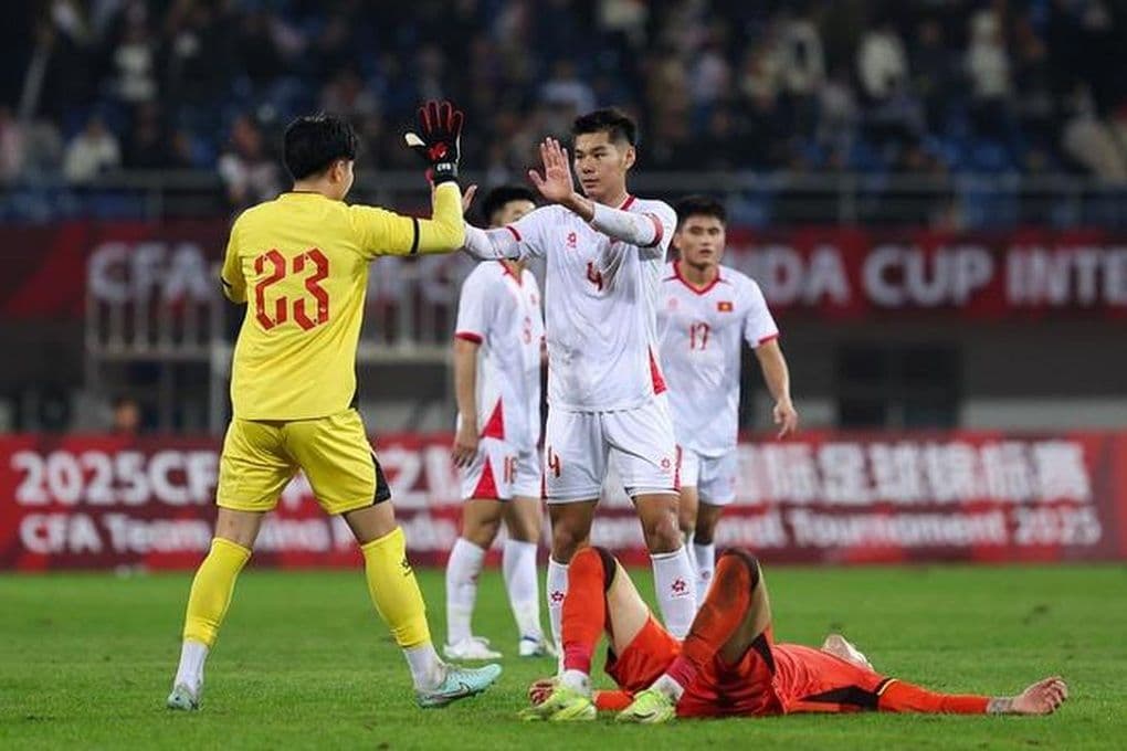 Cầu thủ U22 Việt Nam phản ứng trên sân sau bàn thua sớm, đối mặt thế trận khó khăn.