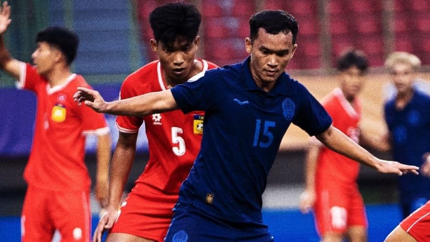 Cầu thủ U23 Lào và U23 Campuchia trong trận đấu vòng bảng U23 Đông Nam Á.