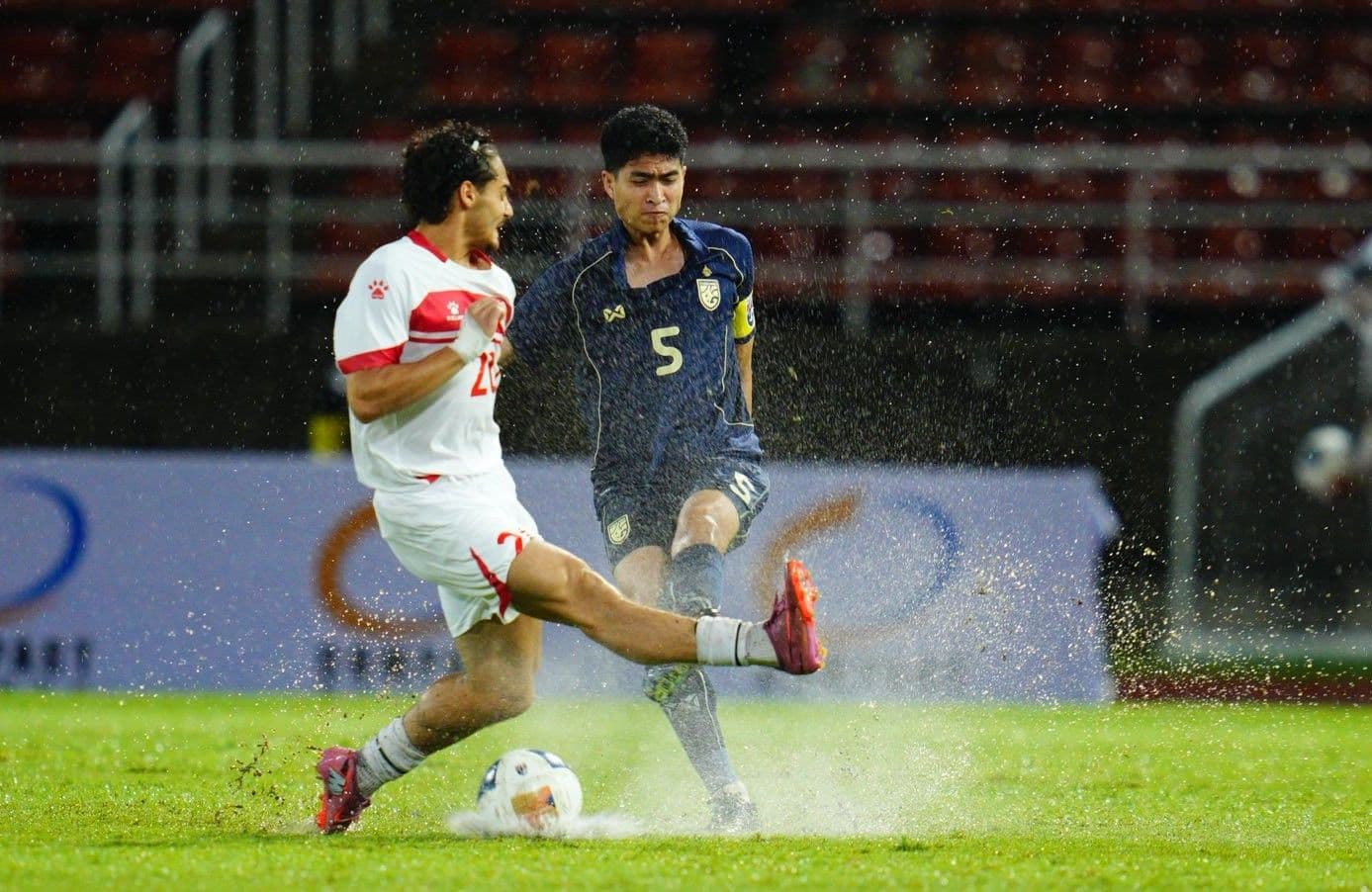 Cầu thủ U23 Thái Lan đối mặt với áp lực trong trận hòa 2-2 đầy chật vật trước U23 Lebanon