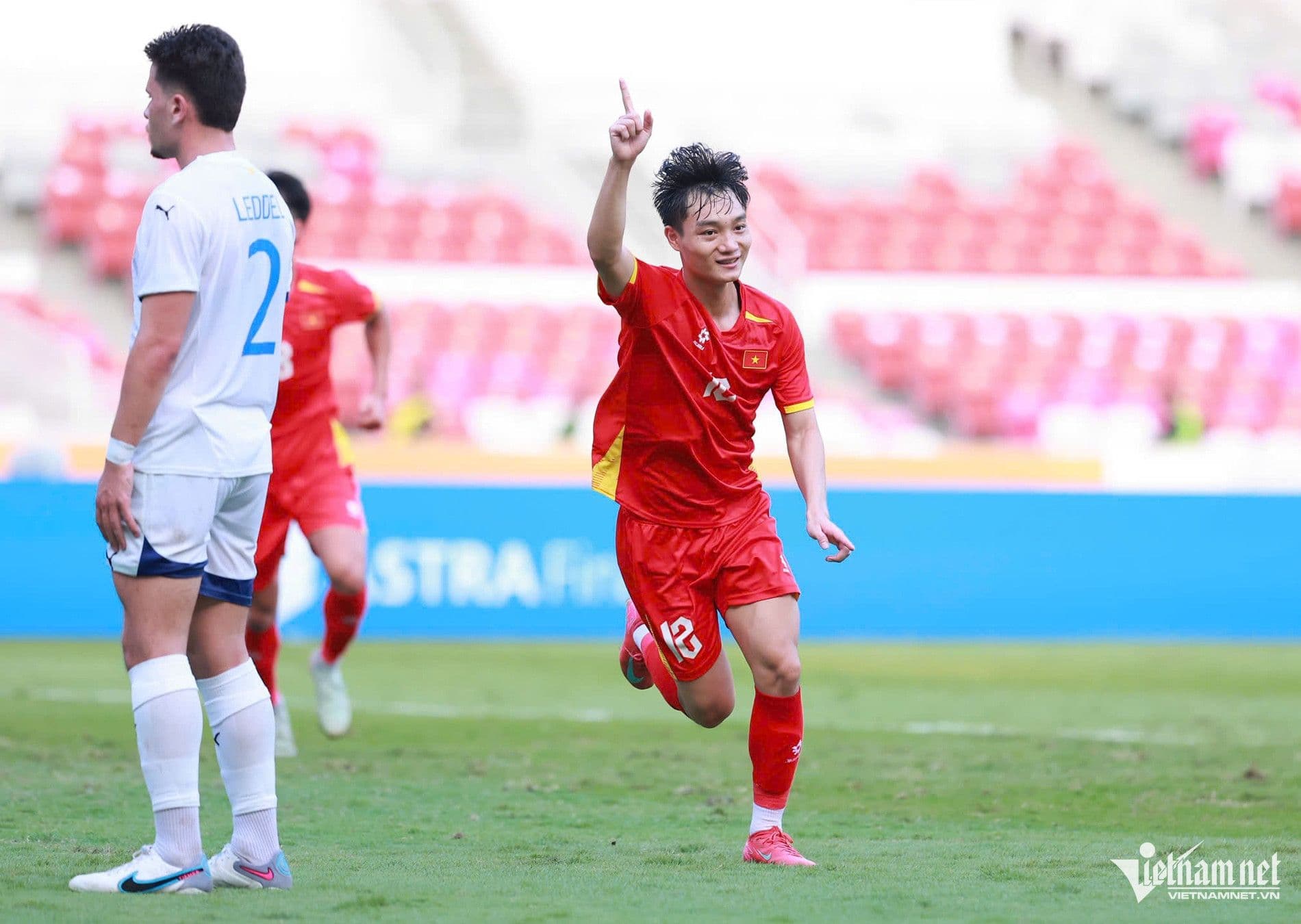 Cầu thủ U23 Việt Nam ăn mừng bàn thắng trong trận bán kết kịch tính với U23 Philippines.