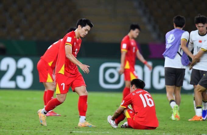 Cầu thủ U23 Việt Nam thất vọng sau thất bại ở bán kết U23 châu Á.