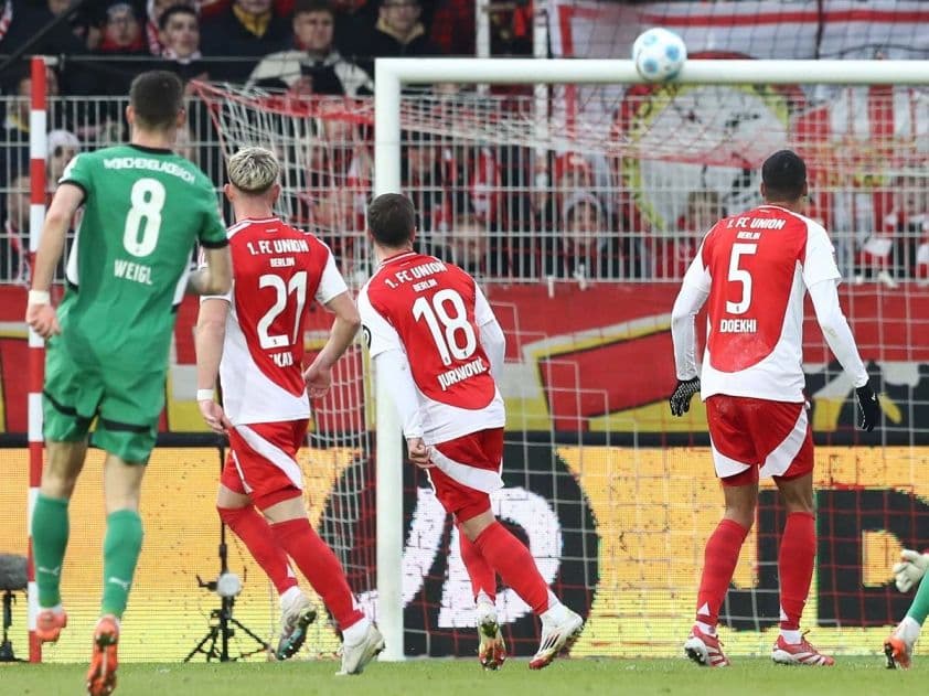 Cầu thủ Union Berlin trong trận đấu Bundesliga, thể hiện sự khởi đầu mùa giải không như ý.