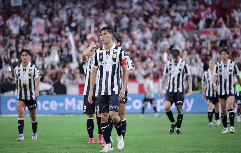 Cầu thủ Vissel Kobe trên sân trong trận đấu J.League