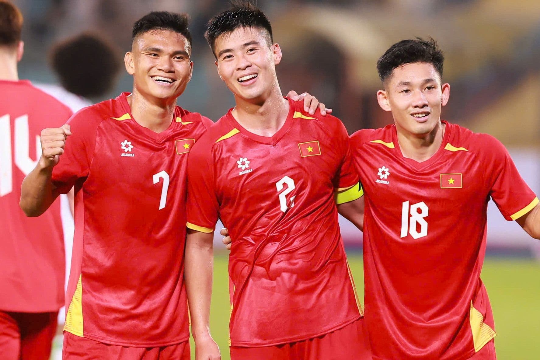 Cầu thủ Việt Nam ghi bàn vào lưới Bangladesh trong trận giao hữu 3-0