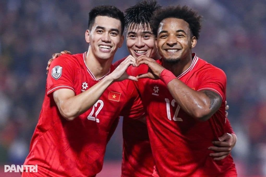 Cầu thủ Việt Nam trong trận đấu, thể hiện chiến lược và khát vọng tấn công của HLV Kim Sang Sik.