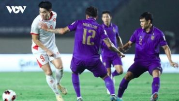 Cầu thủ Việt Nam trong trận đấu với Thái Lan tại FIFA ASEAN Cup, bối cảnh trước trận tranh hạng ba.