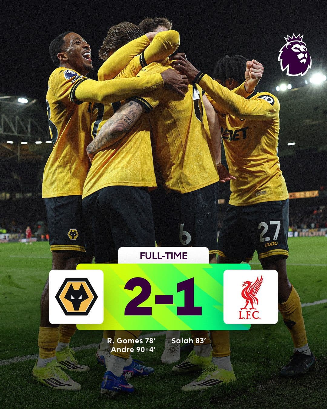 Cầu thủ Wolves ăn mừng chiến thắng 2-1 đầy kịch tính trước Liverpool với bàn thắng phút bù giờ.