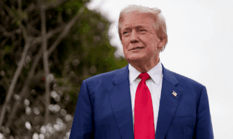 Cựu Tổng thống Donald Trump, người đã công khai chỉ trích và gây áp lực lên các thống đốc Fed.