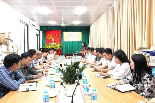 Cuộc họp bàn về triển khai các dự án nâng cấp hạ tầng giao thông tại Hà Nội.