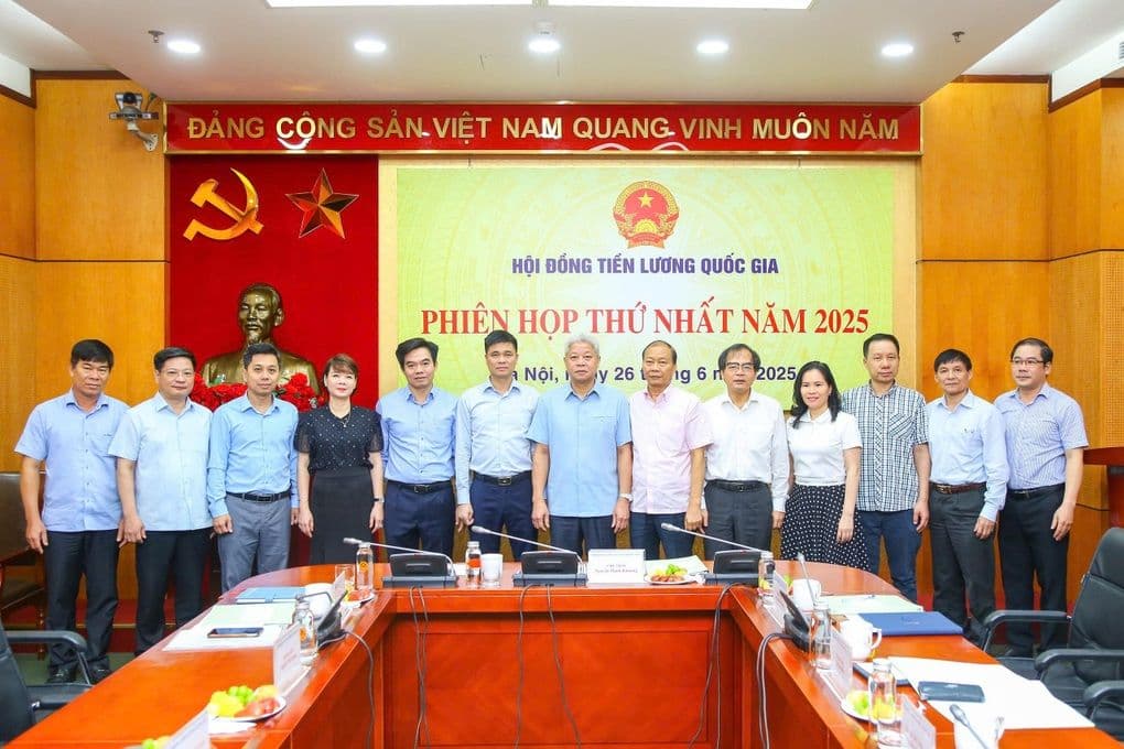 Cuộc họp của Hội đồng Tiền lương Quốc gia về đàm phán tăng lương tối thiểu.