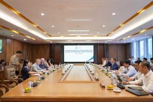 Cuộc họp cấp cao thảo luận về chính sách thuế quan và chiến lược thương mại quốc tế.