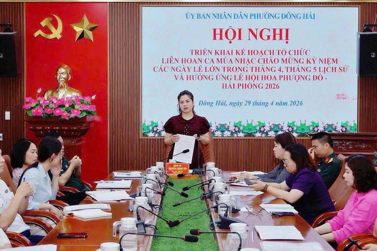 Cuộc họp tại Đông Hải, Hải Phòng về kế hoạch tổ chức liên hoan ca múa nhạc, thể hiện sự cân bằng giữa phát triển và gìn giữ văn hóa.