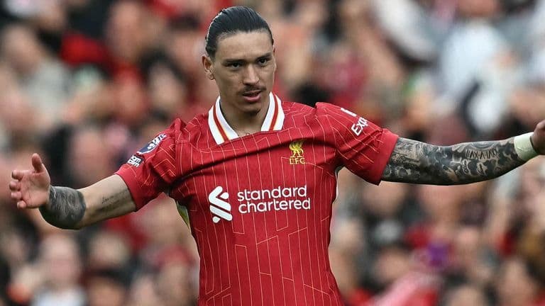 Darwin Nunez trong màu áo Liverpool, chủ đề của các cuộc đàm phán chuyển nhượng.