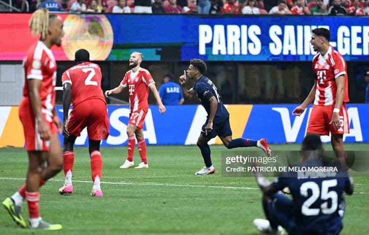 Desire Doue ăn mừng bàn mở tỷ số cho PSG