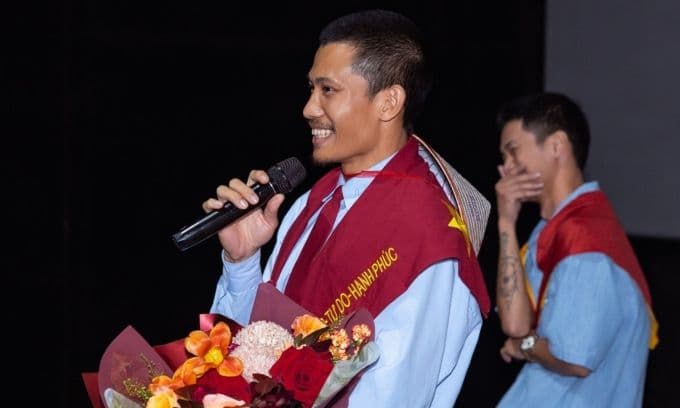 Diễn viên Phương Nam, người thủ vai đội trưởng Tạ, được khán giả yêu mến sau thành công của phim Mưa Đỏ.