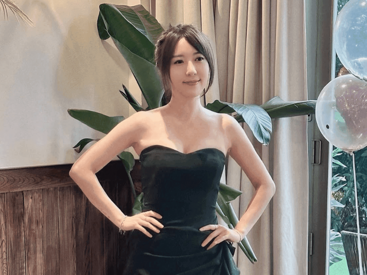 Diễn viên Trần Thiên Tú trong bộ váy đen sang trọng, thể hiện sự tự tin và chuyên nghiệp của người nghệ sĩ.