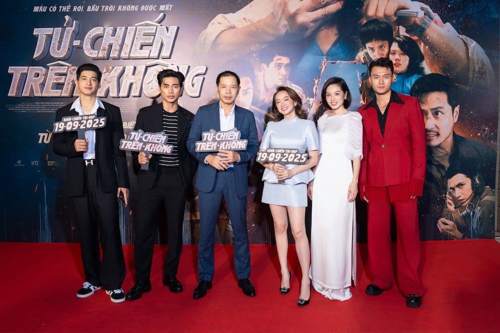 Dàn diễn viên chính của phim 'Tử Chiến Trên Không' tại buổi công chiếu, thể hiện sức hút và dấu ấn của tác phẩm đối với khán giả.