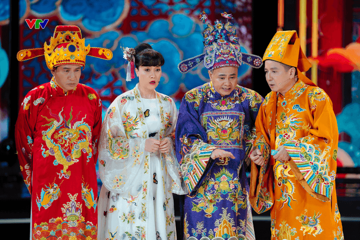 Dàn nghệ sĩ Táo Quân trong trang phục truyền thống trên sân khấu VTV3