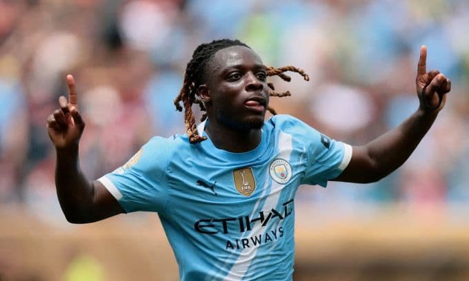 Doku mừng bàn nâng tỷ số lên 2-0 cho Man City. Ảnh: Reuters