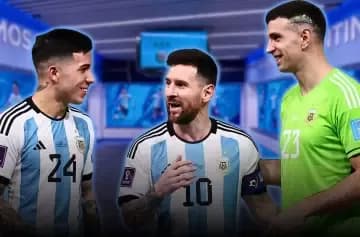 Enzo Fernández, Lionel Messi và Emiliano Martínez trong áo đội tuyển Argentina, đại diện cho khát vọng và đỉnh cao bóng đá