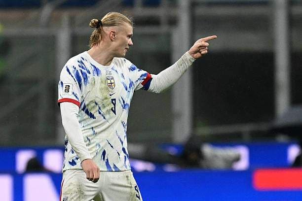 Erling Haaland ăn mừng sau khi ghi cú đúp giúp Na Uy lội ngược dòng