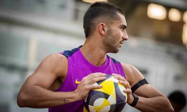 Ferran Torres trong buổi tập, đặt ra câu hỏi về vị trí trung phong cho mùa giải mới