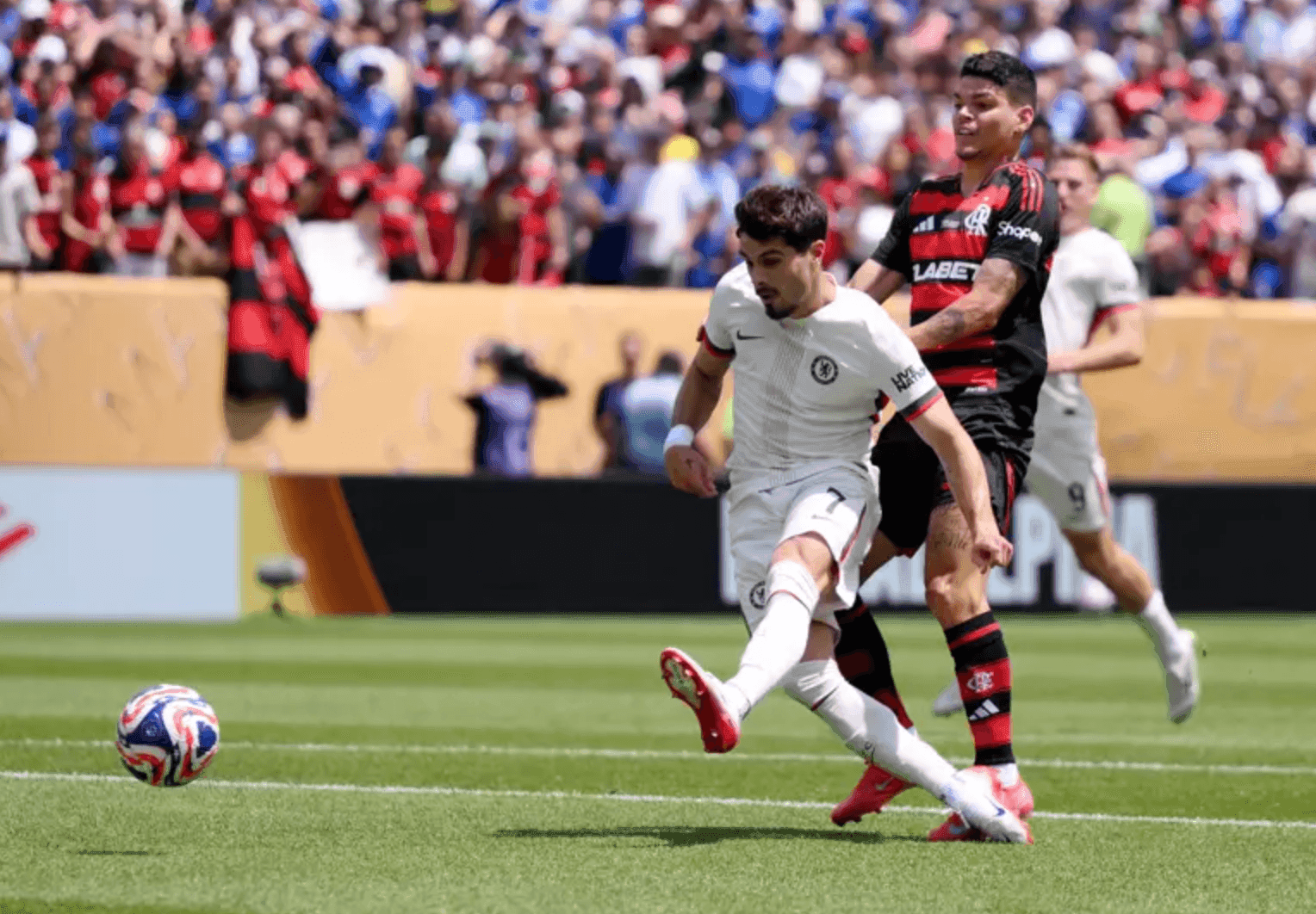 Flamengo ngược dòng hạ Chelsea tại FIFA Club World Cup- Ảnh 2.